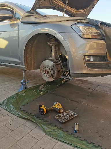 Serwis samochodowy "Jedzie Warsztat" Wrocław Jagodno